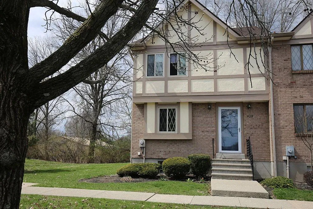 3 bed, 1.5 bath, 1400 sqft, $1,800 — Photo 2