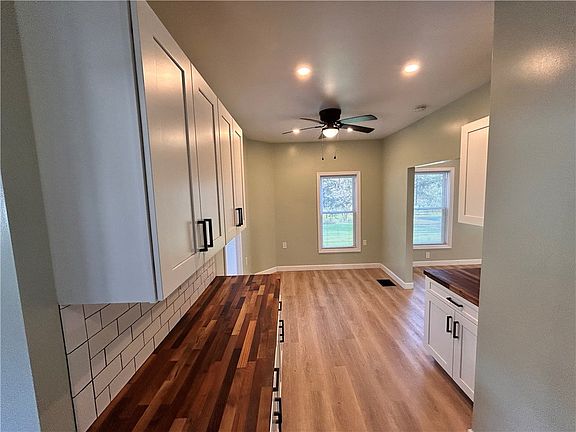 5th image of 1377 Perry Hwy
