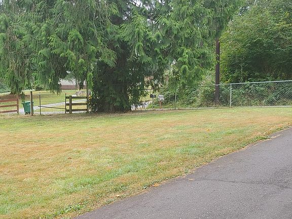 Driveway. Large side yard.