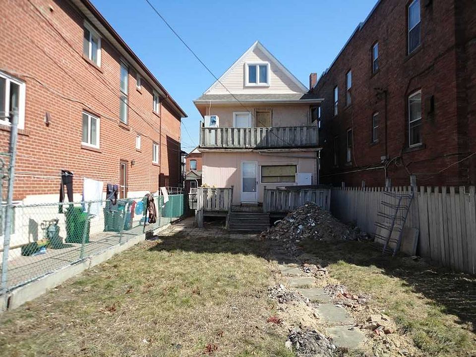 2nd image of 564 Dufferin St