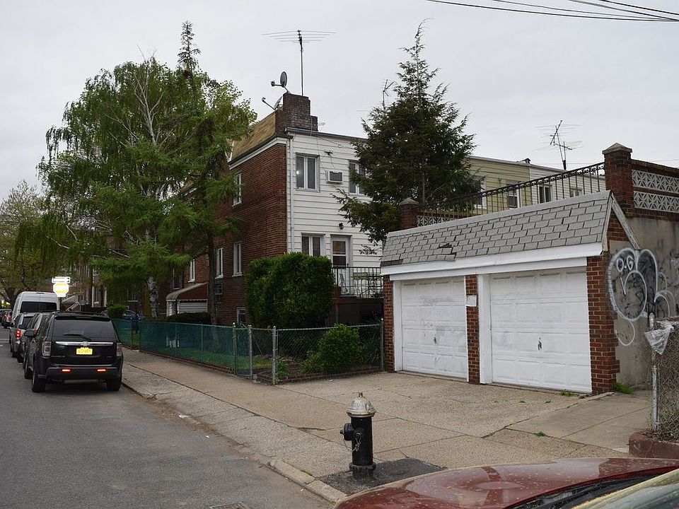 2nd image of 2483 E 22nd St