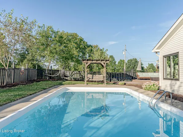 1731 W Moody Ln, La Grange, KY 40031