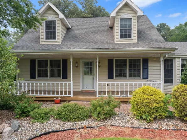 29184 Water St, Dowagiac, MI 49047