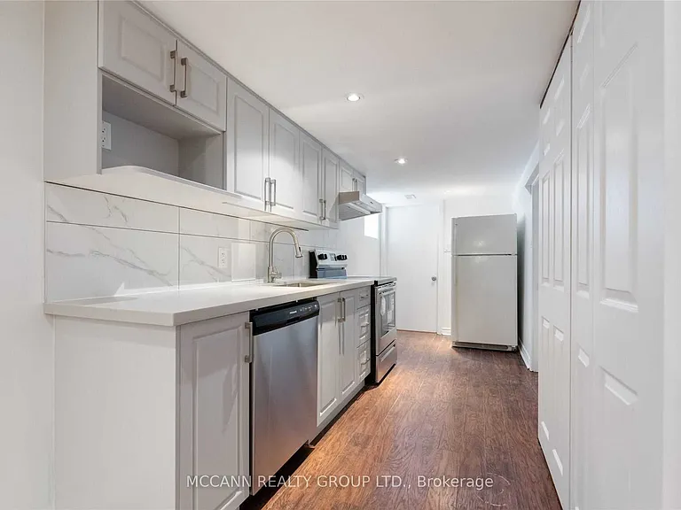 114 Belgravia Ave #BASEMENT — Photo 5
