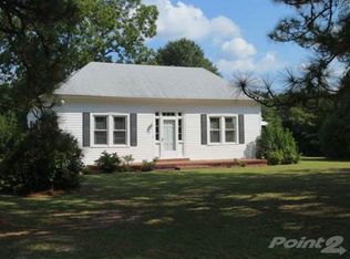 557 Yadkin Rd, Southern Pines, NC 28387