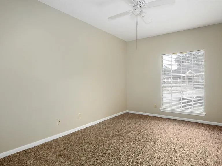 15118 Greenleaf Ln — Photo 25