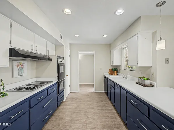 10405 W SARATOGA Circle W, Sun City, AZ 85351