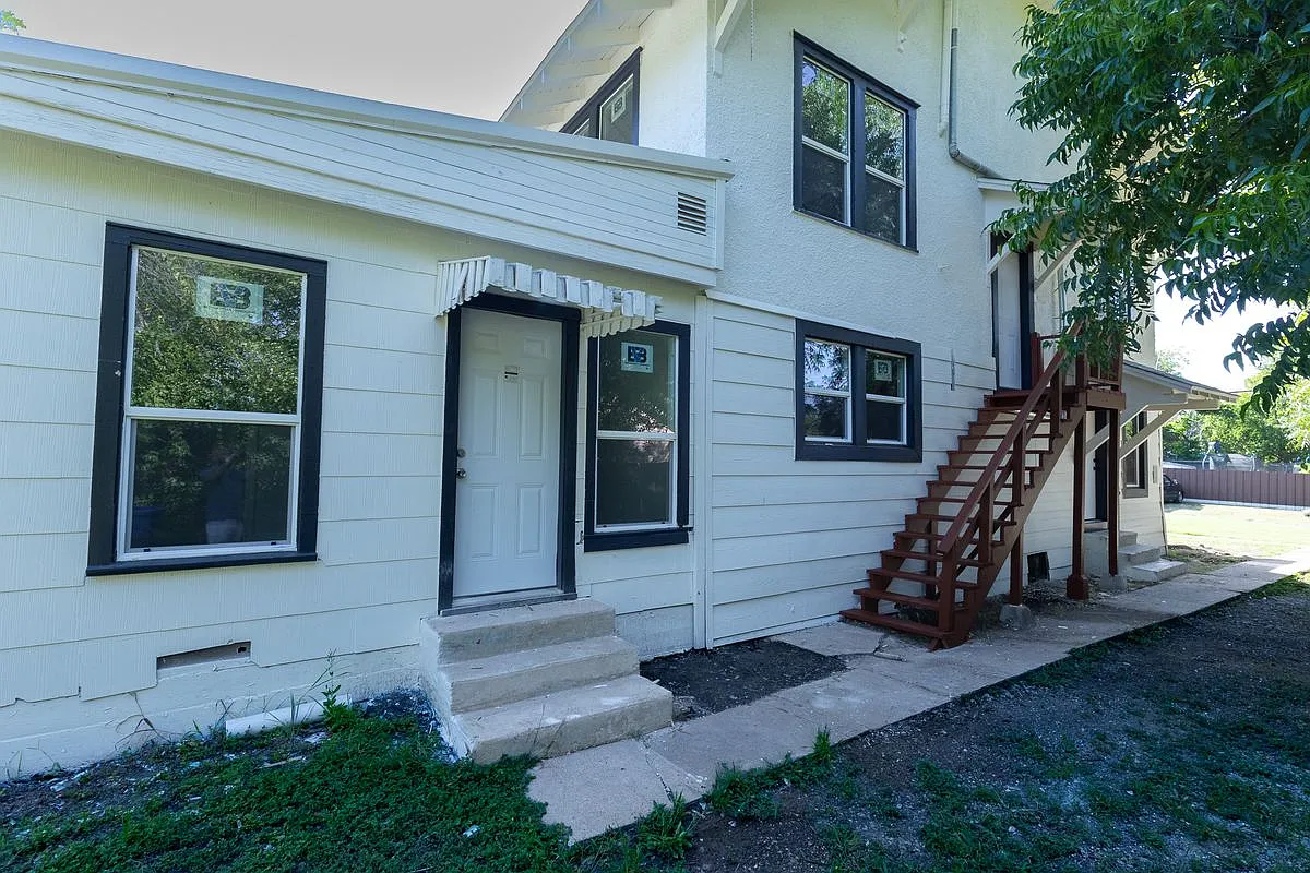 4 bed, 1.0 bath, 1400 sqft, $1,800 — Photo 3