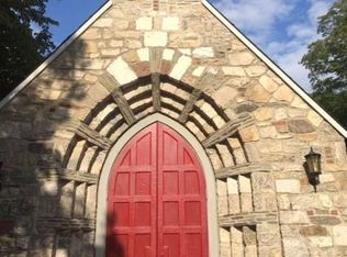 5 Washington Ave, Sandy Hook, CT 06482