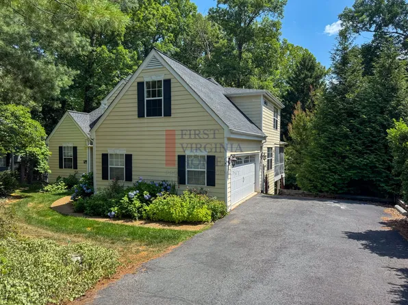 202 Blackthorn Ln, Charlottesville, VA 22902