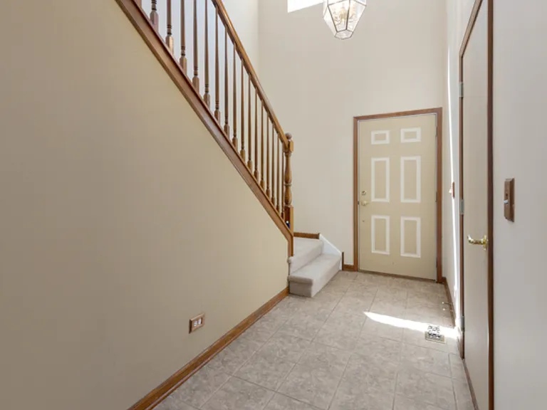9861 Thornton Way — Photo 7
