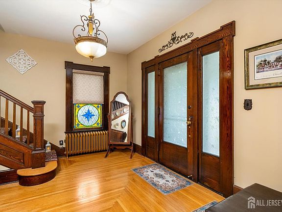 5th image of 439 Georges Rd