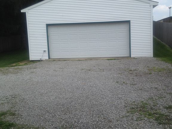 2nd image of 271 E Main St