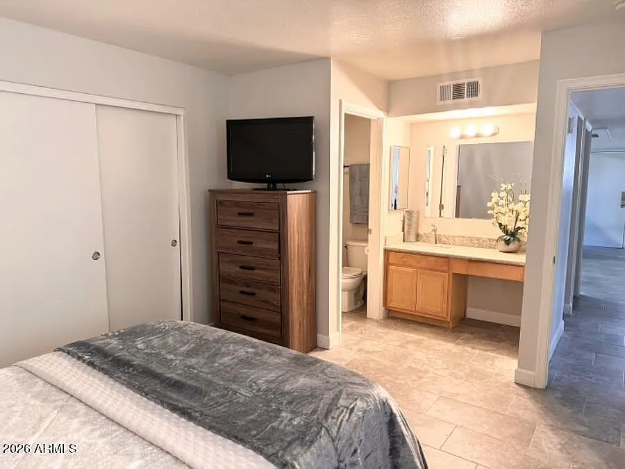 3 bed, 1.5 bath, 1107 sqft, $2,400 — Photo 4