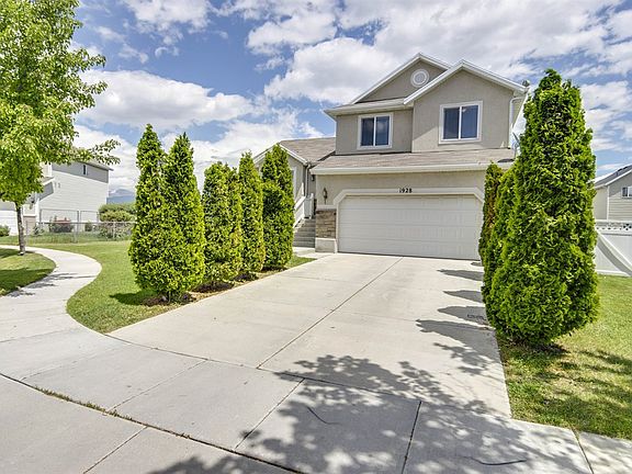2nd image of 1928 N Corral Ln
