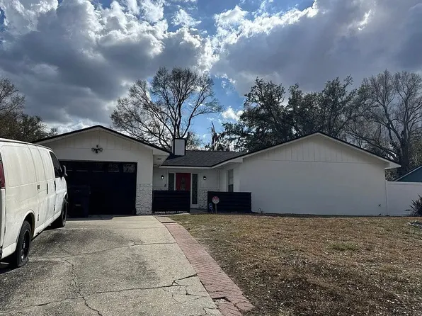 2318 Maple Hill Dr, Lakeland, FL 33811