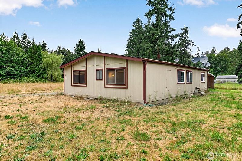 4th image of 6906 243rd Avenue E
