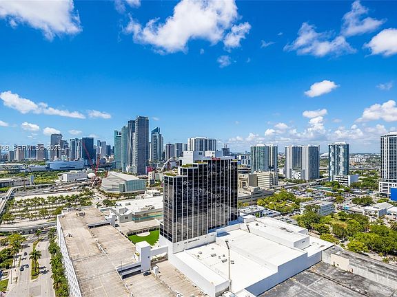 4th image of 1750 N Bayshore Dr #3308