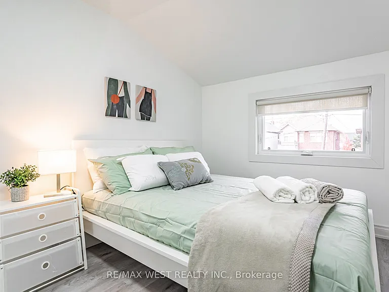 132 22nd St — Photo 3