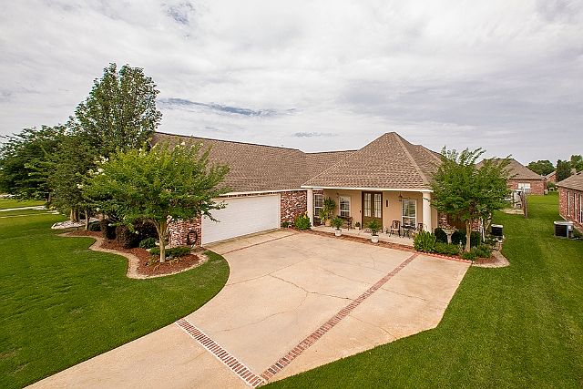 1st image of 3987 Lake Ct