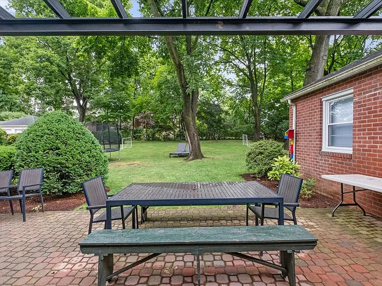 54 Park Cir — Photo 7