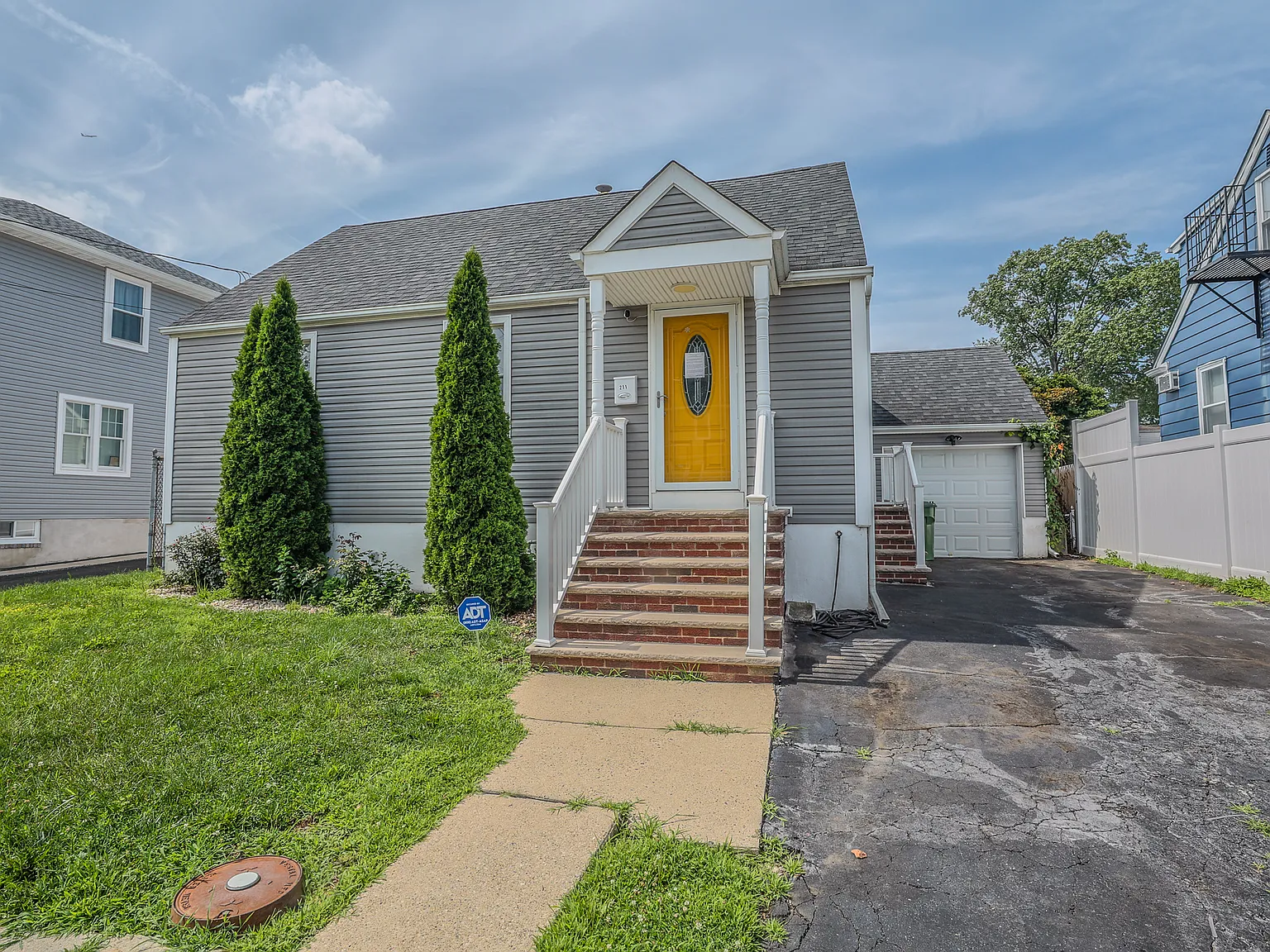 3 bed, 1744 sqft, $3,300 — Photo 2