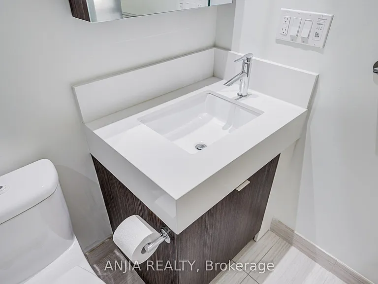 10 York St #5608 — Photo 23