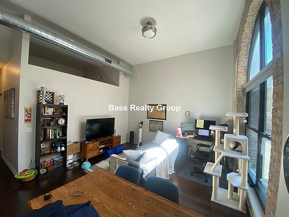 5th image of 5021 N Kenmore Ave #207