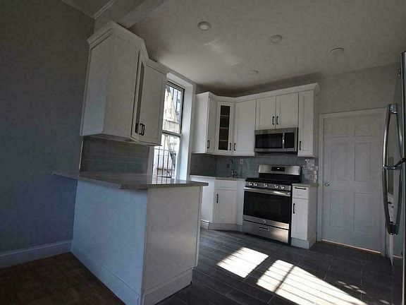 4th image of 681 Willoughby Ave #3