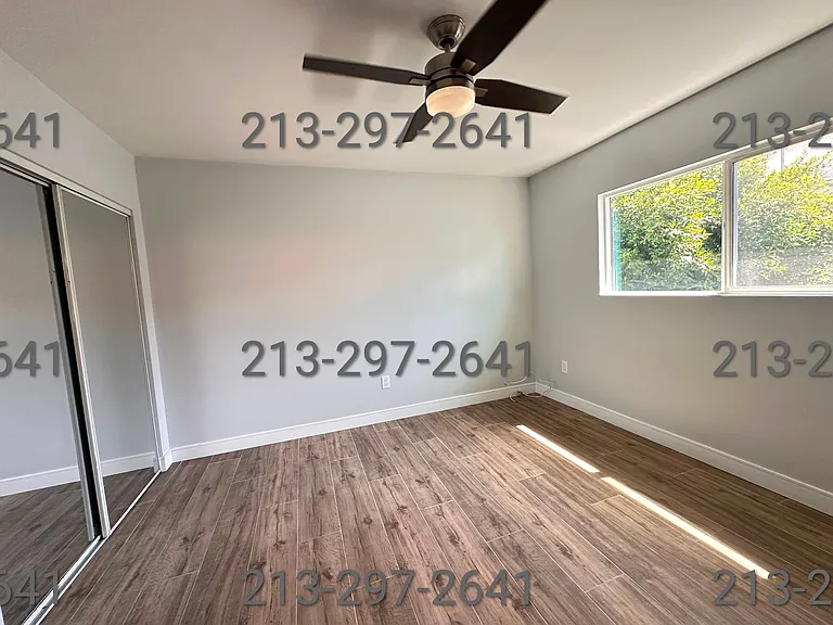 7571 Willoughby Ave #10 — Photo 8