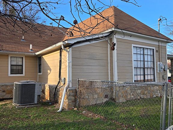 3rd image of 811 Vincent St