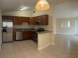 2325 Hope St, Hollywood, FL 33020