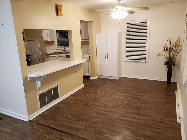 1220 Thayer Dr — Photo 4