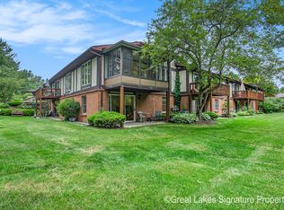 176 Bona Vista Dr NW, Grand Rapids, MI 49504