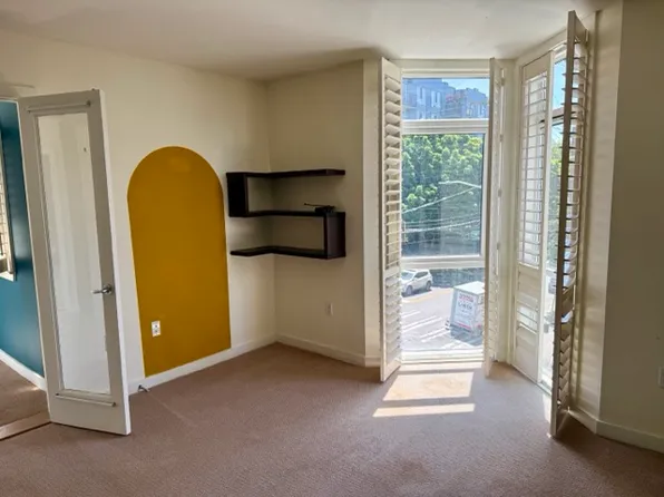 103 Bellevue Ave E, Seattle, WA