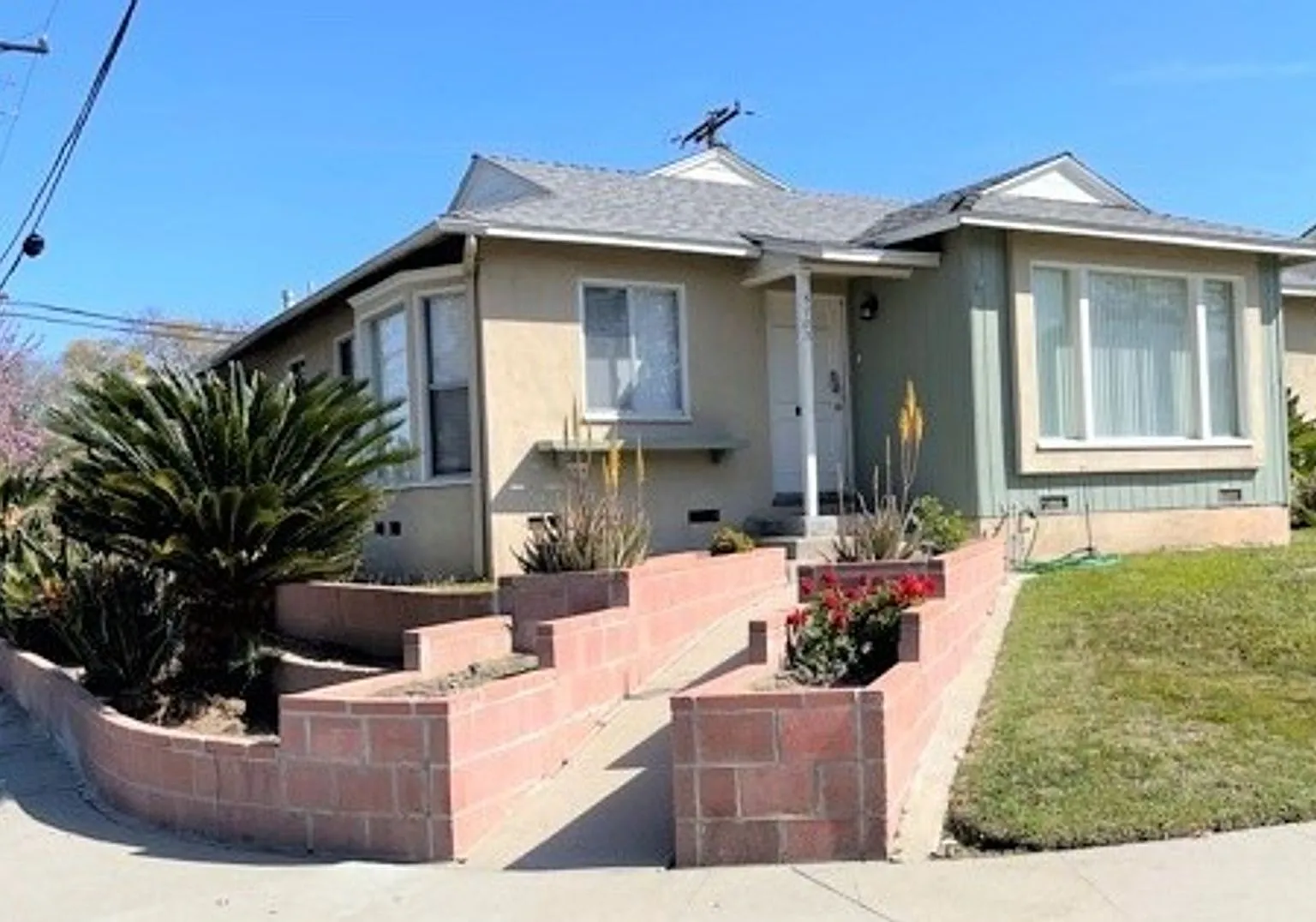 Spacious 3br/2ba Home In Lakewood — Photo 2