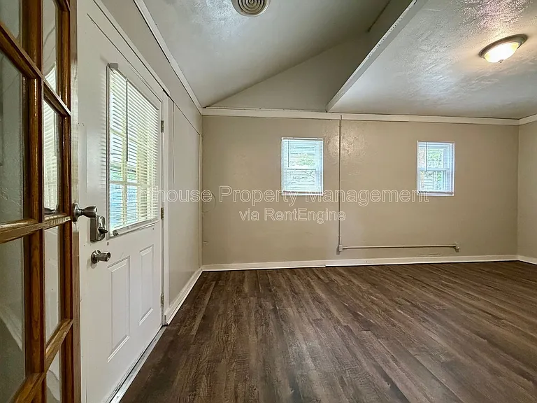 2449 Hillside Dr NW — Photo 7