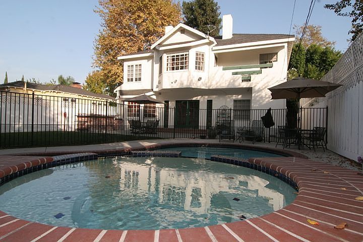 1st image of 4319 Saint Clair Ave