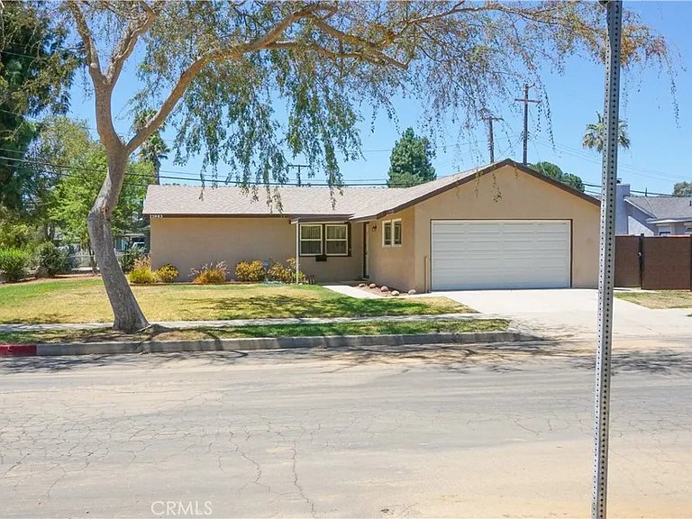 23003 Runnymede St — Photo 3