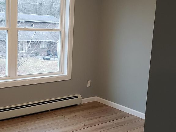 5th image of 34 Hideaway Ln