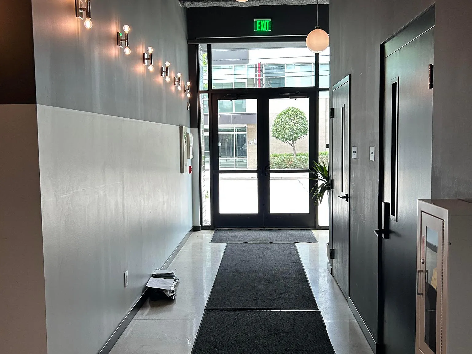 2 bed, 1200 sqft, $4,400 — Photo 4