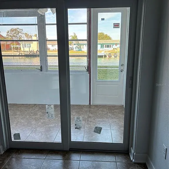 4725 Cove Cir #104 — Photo 9