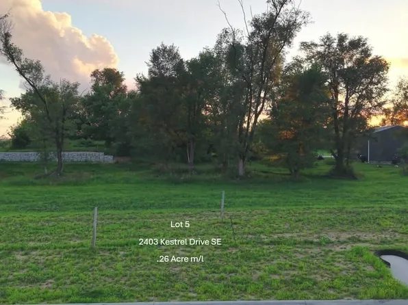 2403 Kestrel Dr SE, Cedar Rapids, IA 52403