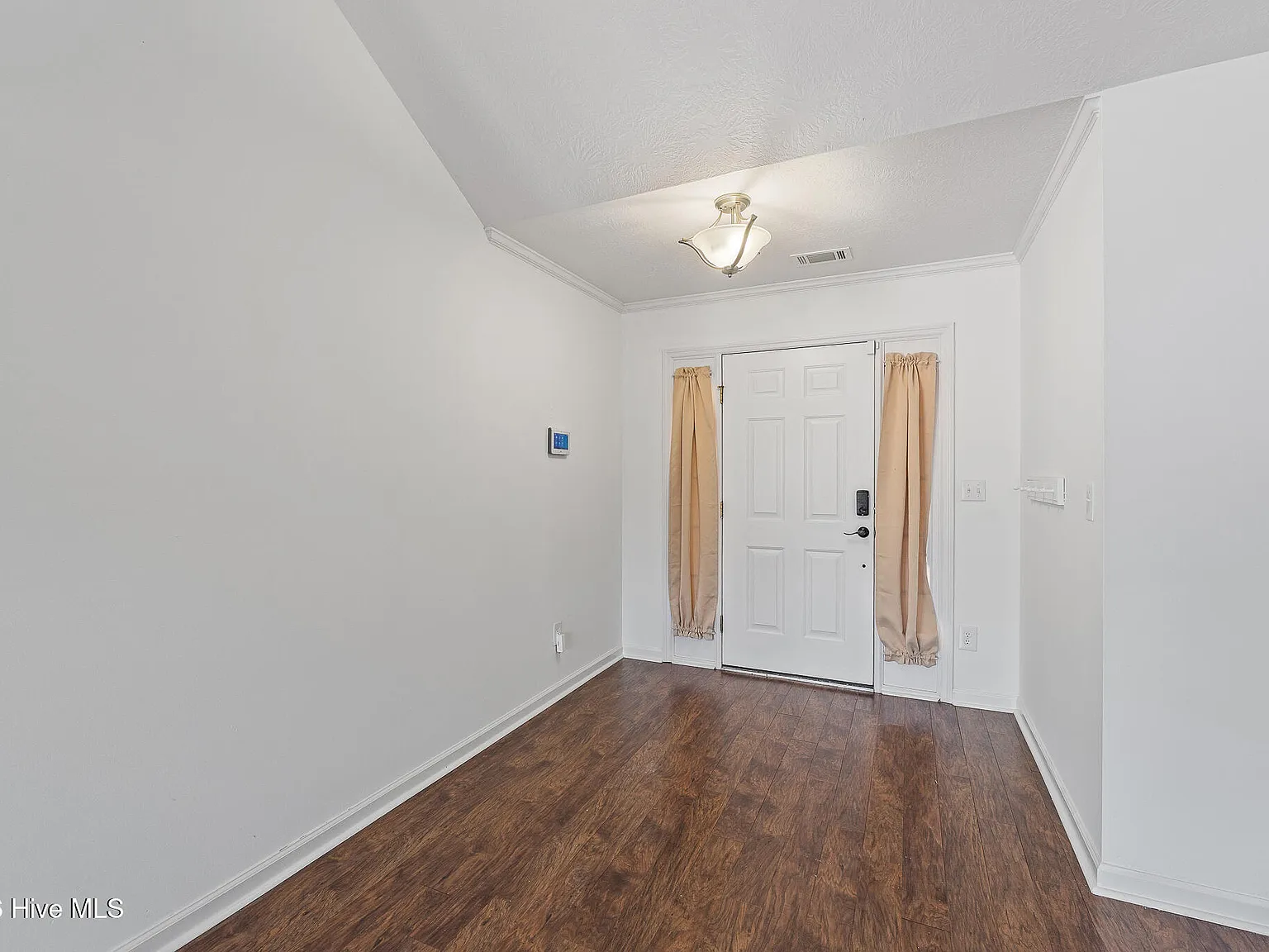 3 bed, 2.0 bath, $1,595 — Photo 3