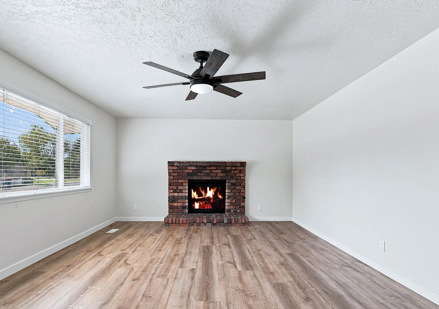 Charming & Spacious 3-Bedroom Home Near Downtown Eagle — Photo 4