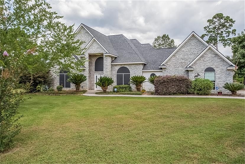 1st image of 15457 Crown Oaks Dr
