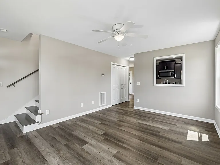 91 Valley View St — Photo 6