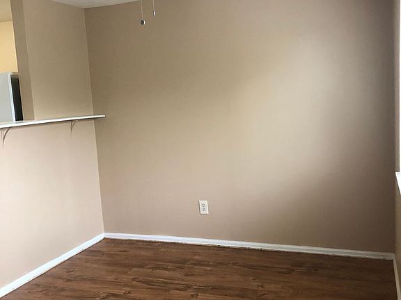 3rd image of 2624 Parklawn Dr APT 14