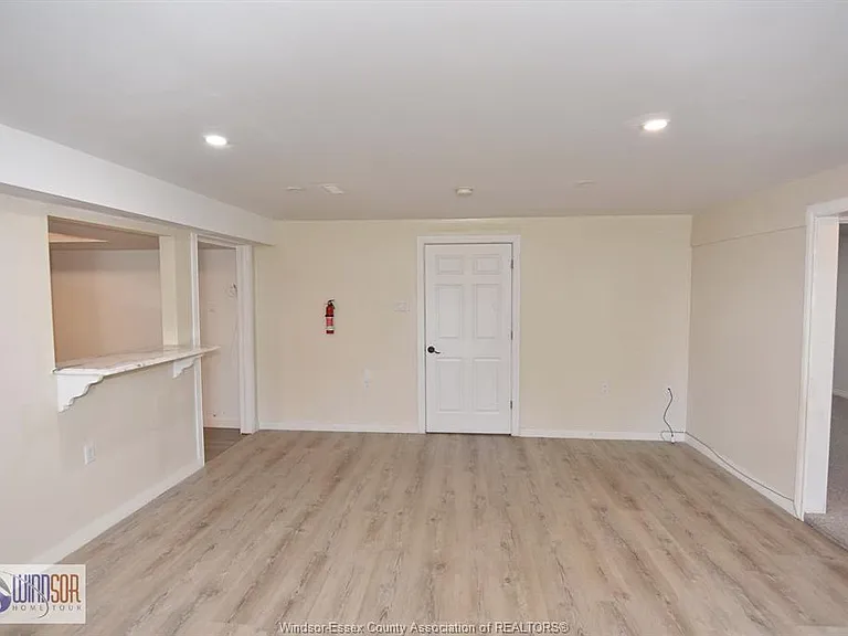 600 Cousineau Rd #LOWER — Photo 31