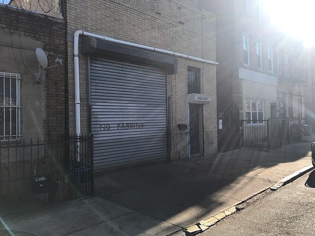 2nd image of 303 Elton St